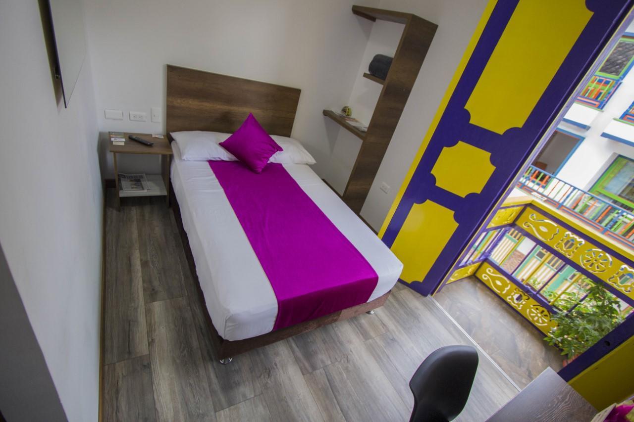 Hotel Junior Plaza Апия Экстерьер фото