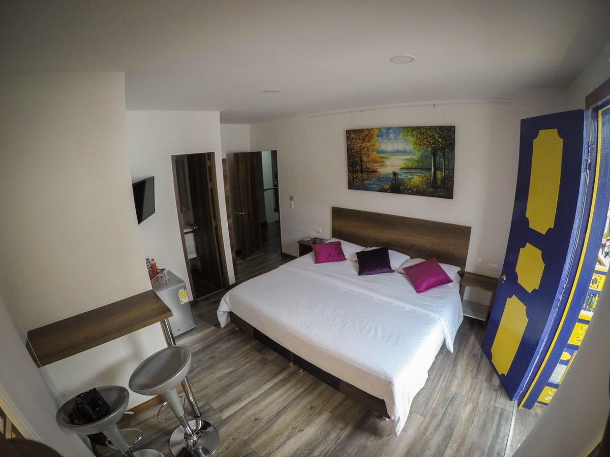 Hotel Junior Plaza Апия Экстерьер фото
